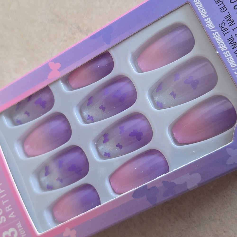 Nails & glue - Picture 4 of 4